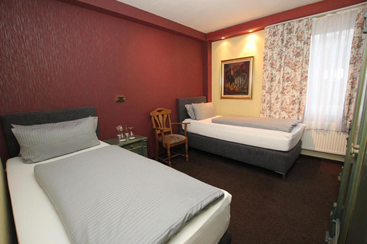 Hotel Restaurant Zur Linde Pattensen Esterno foto