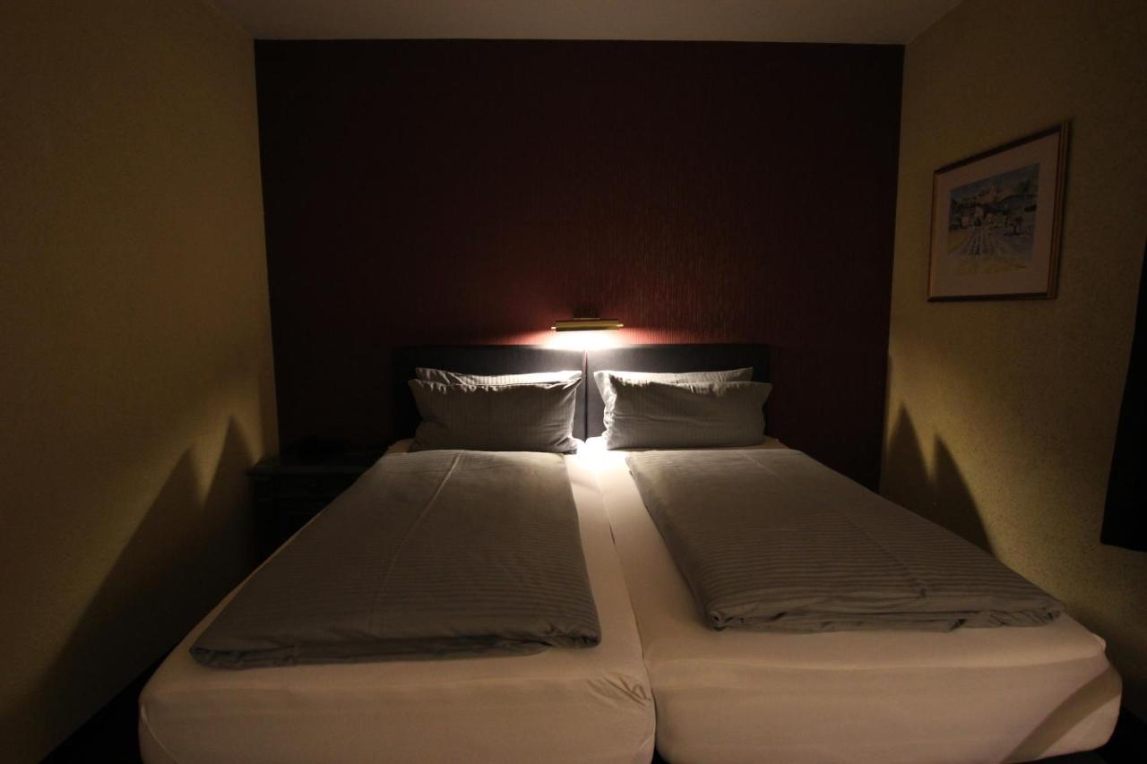 Hotel Restaurant Zur Linde Pattensen Esterno foto