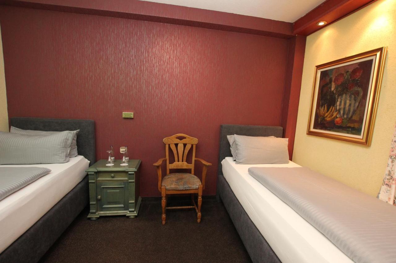 Hotel Restaurant Zur Linde Pattensen Esterno foto