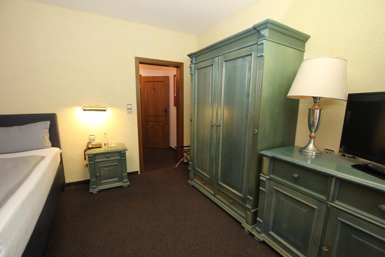 Hotel Restaurant Zur Linde Pattensen Esterno foto