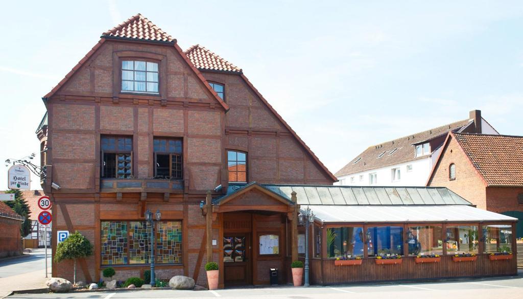 Hotel Restaurant Zur Linde Pattensen Esterno foto