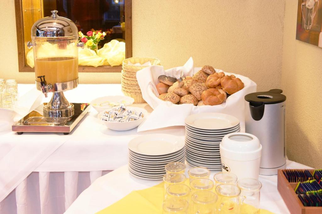 Hotel Restaurant Zur Linde Pattensen Esterno foto