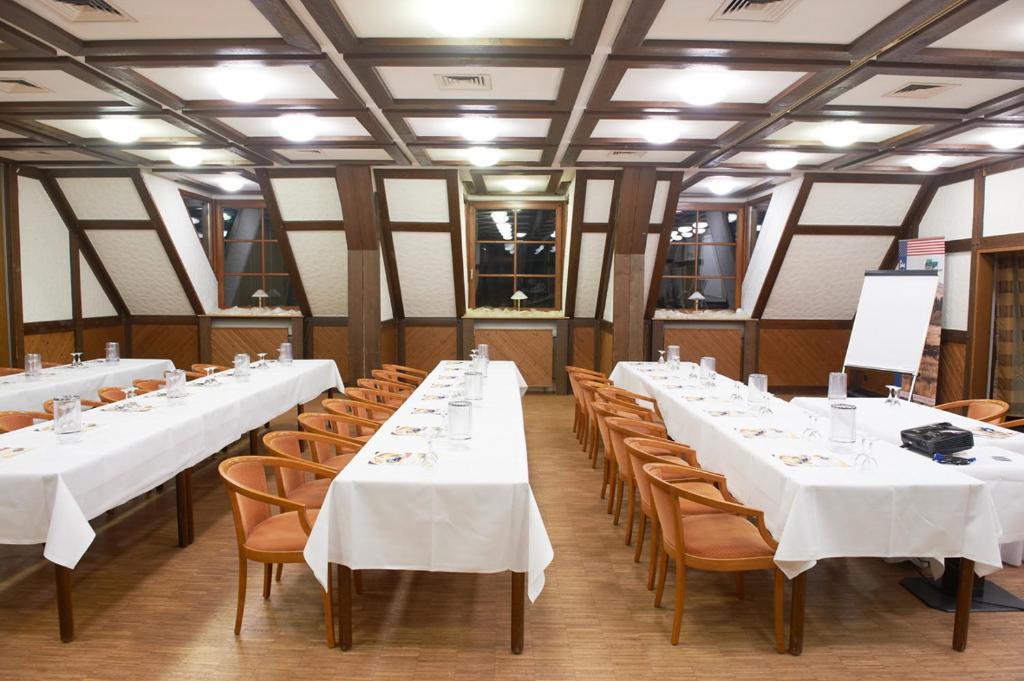Hotel Restaurant Zur Linde Pattensen Esterno foto
