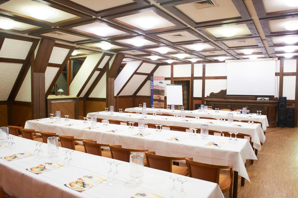 Hotel Restaurant Zur Linde Pattensen Esterno foto