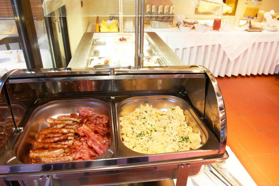 Hotel Restaurant Zur Linde Pattensen Esterno foto